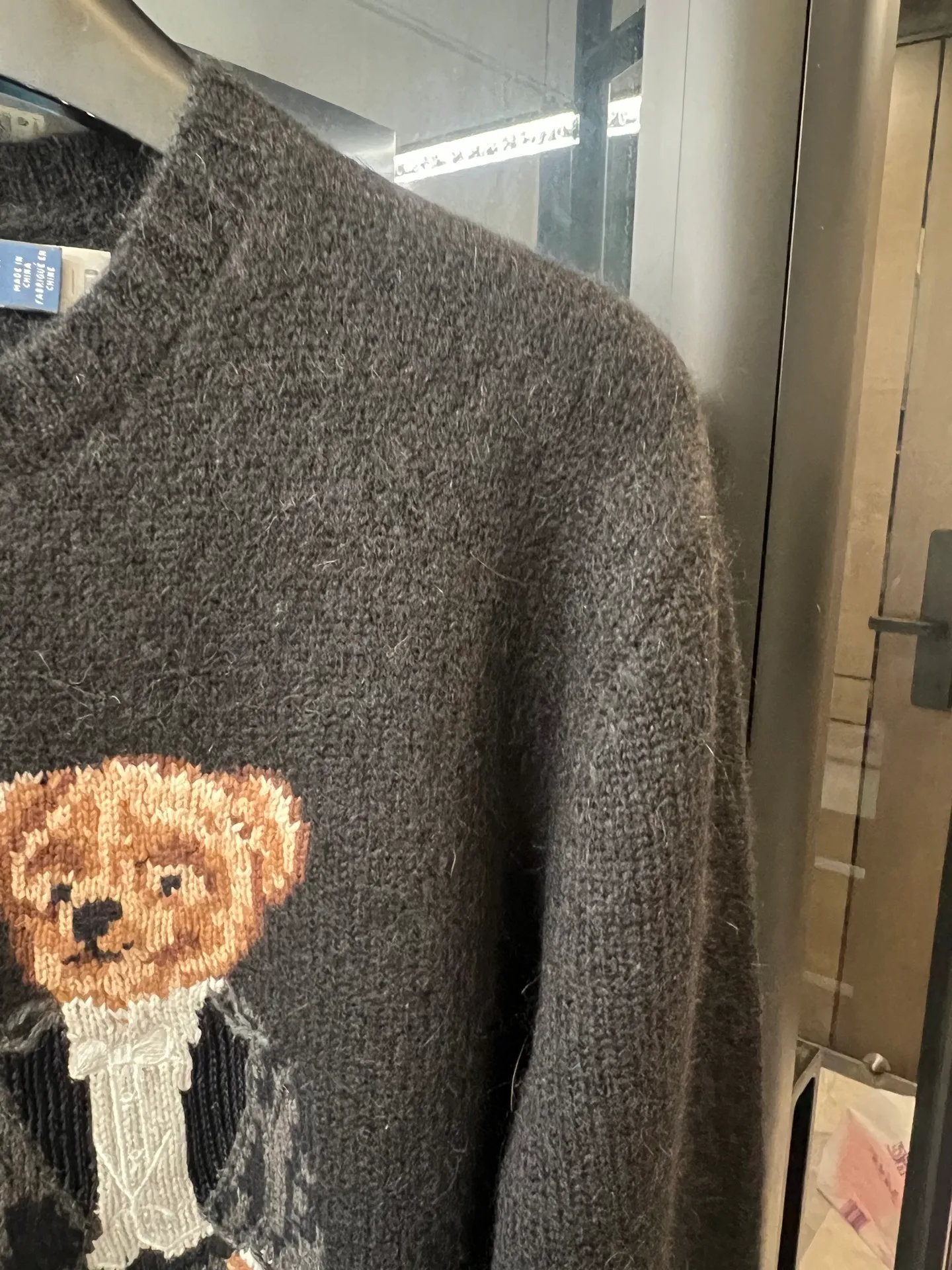 P550 [Next day] Rah Lauren 25SS autumn and winter teddy bear wool blended sweater (black) Everyday casual cartoon bear knitted sweater! The simple solid color design is a knitted sweater that shows off its appearance. The round neck/cuffs/hem are all ribbed. Size: s m l xl xxl. Please check picture 9 for detailed sizes.
